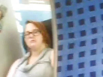 Kurvikas must naine antakse mustale seks video porno mehele.