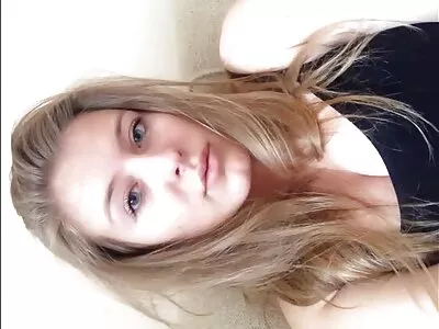 Poiss-sõber perses õhuke kitsasilmaline nibu Scarlett viva video seks Bloom.