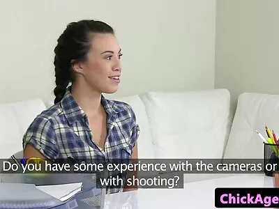 Vend ajab riista õe kiisu sisse ja seks video masaj peksab tema sõbrannat.