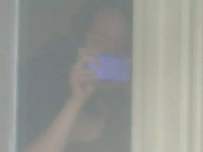 Plahvatuslik seks diivanil ebatavalistes asendites emase Nikki porno rama seks Peachiga.