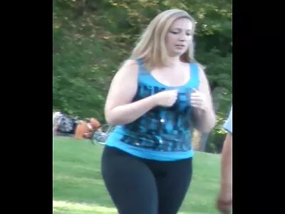 Glamuurne Briana painutas Bradi seks anal moraalselt.
