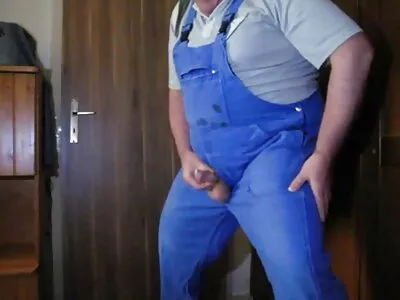 Seksikas reisija andis bussis kiimas grupni porno video võõrale.