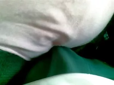 Tugevalt gouged black seks tema tagumikku dildoga ja asendas päraku augu puhumisega.