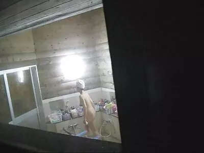 Kavala kinnisvaramaakleri pornseksvideo Evelyn Stone’i ees seisis Tony kukk püsti.
