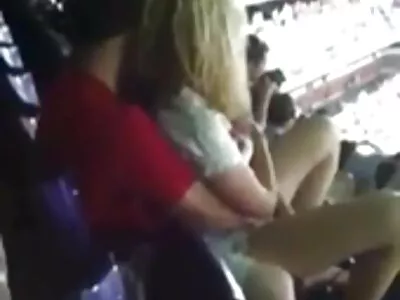 Tüdrukute wideo sex pidu plahvatab üleüldise kõlvatusega.