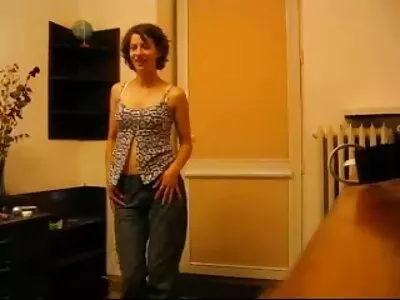 Ta valas oma kihlatutele seks xhamster tilkadega jooki konditustamiseks.