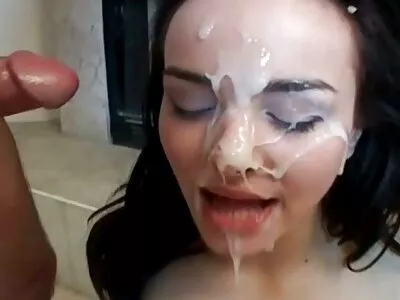 Persses tätoveeringuga videyo seks tüdrukut.