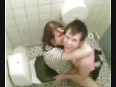 Seksikas äridaam fucks seks vidos terapeut.